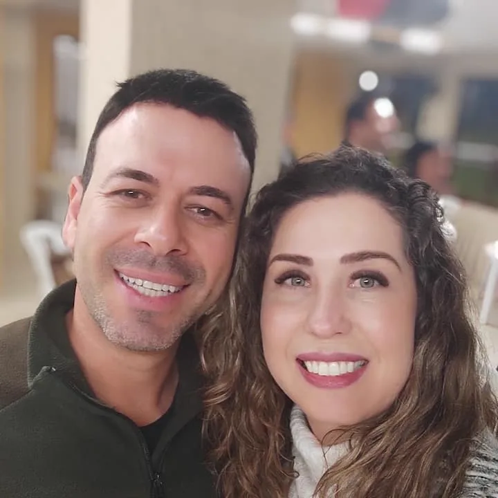 Mariane, anfitriã do Chalé Samambaia, na foto do perfil no Airbnb